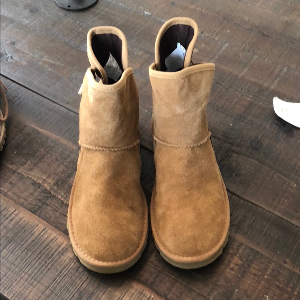 Ugg boots. Worn once. Great condition.